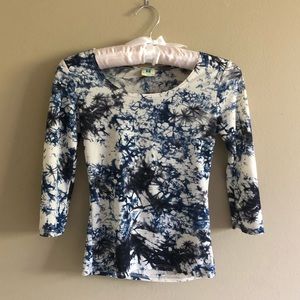 Quarter sleeve length tee